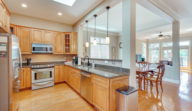 Spacious Lake Keowee Home: Boat Slip & Pool Access