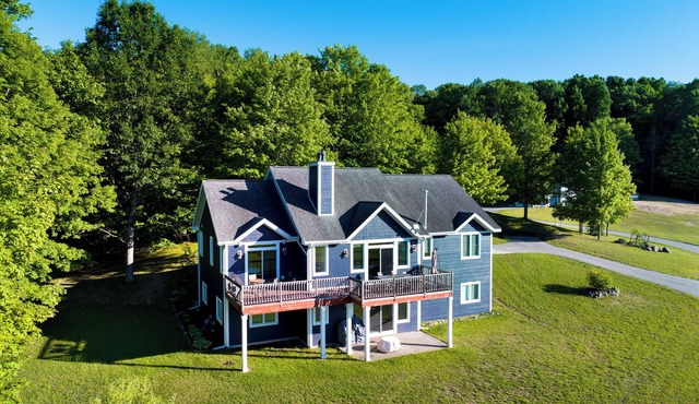 Spacious Private home for 14 at Blue Valley
