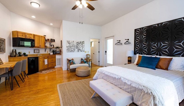Spacious Secluded Upscale King Studio in Mentone in Mentone