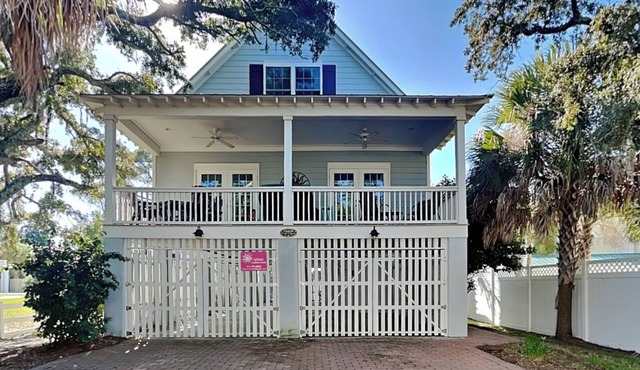 Spacious Tybee Retreat w/Porch, Serene Setting Near Beach