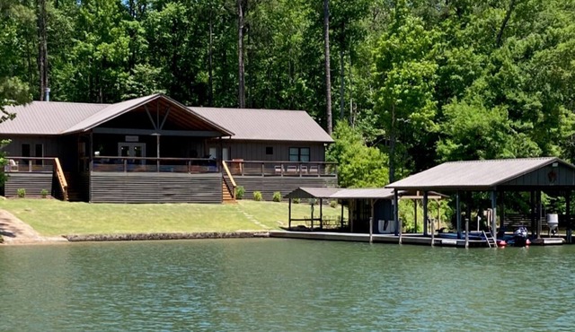 Spacious Waterfront Home in Blue Creek Area