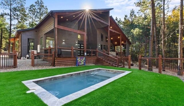 Special | Heated Pool Hot Tub Pets Fire Pit in Broken Bow