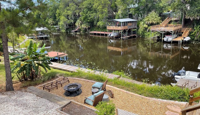 Sportsman's Bluff sits high above a deepwater canal with the river minutes away!