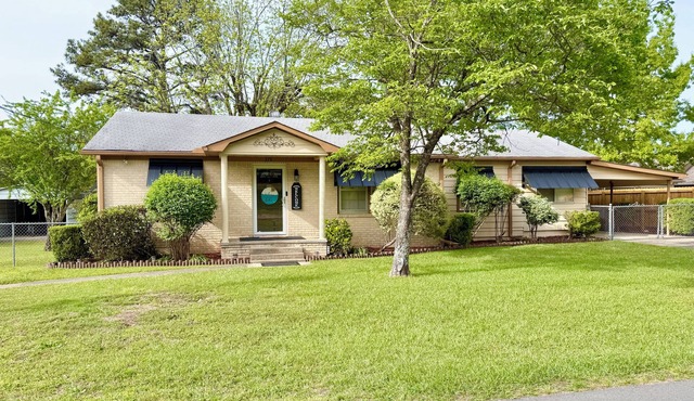 Springtime Serenity-Lakefront Home on Lake Hamilton!