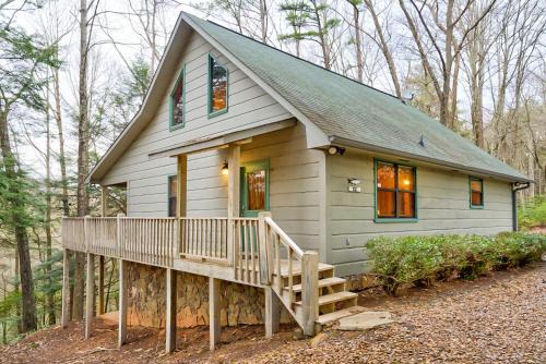 Squat and Gobble - Blue Ridge, GA - Enjoy Peaceful Forest Views, Soak in the Hot Tub, Rack Up a Game of Pool, and Cozy Up by the in Blue Ridge