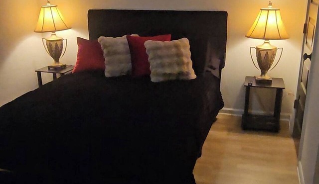 Stay in the Heart of Atlanta Comfortable, Stylish & Close to Everything