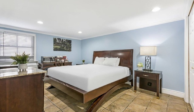 Stay on Canal – Cozy New Orleans Studio