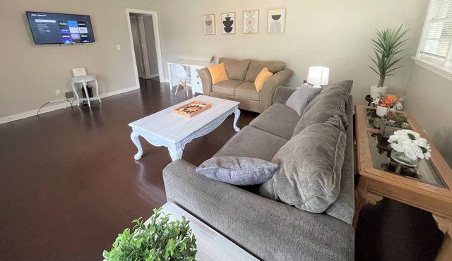 Stay @ The Orchid - Remodeled & 13 Minutes to DT