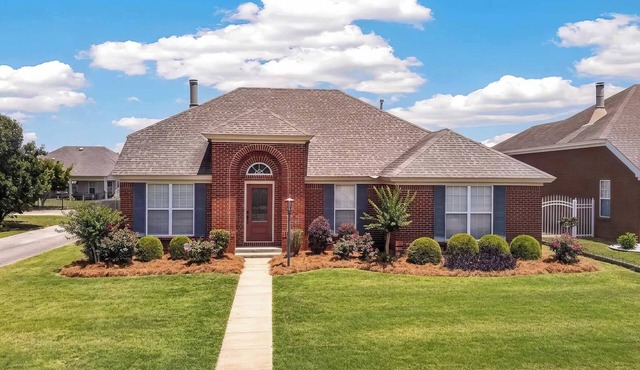 Step-Free Family Home with BBQ in Montgomery