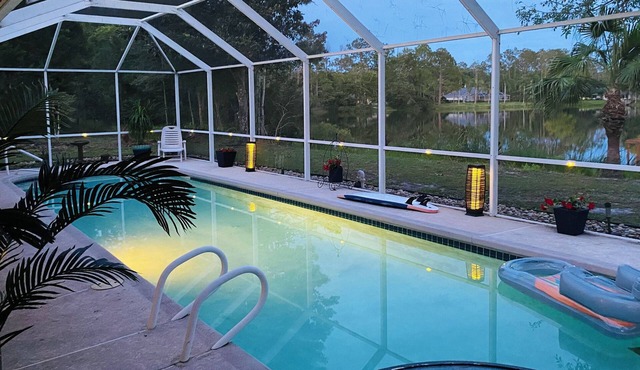 Stunning Lake house,heated pool, pet friendly, fishing spot ,restaurants ,bars