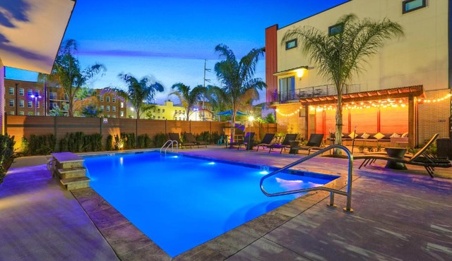 Stunning Living Near City Attractions