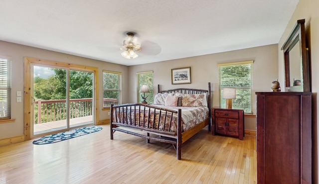 Stunning mountain cabin w/free WiFi/gameroom/gas fireplace in Mineral Bluff