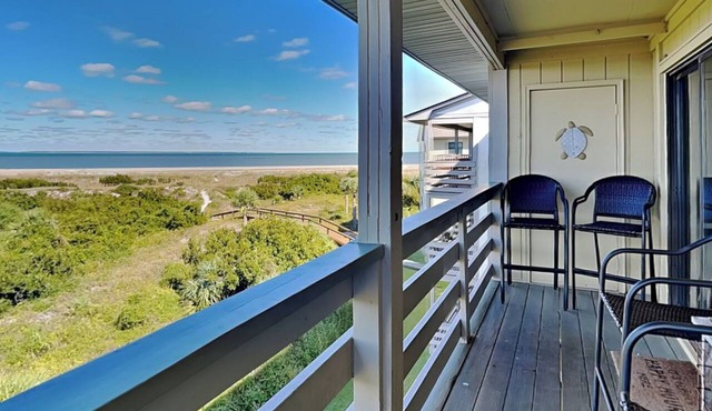 Stunning Views w/Large Balcony, Community Pool. Watch the Dolphins & Ships!