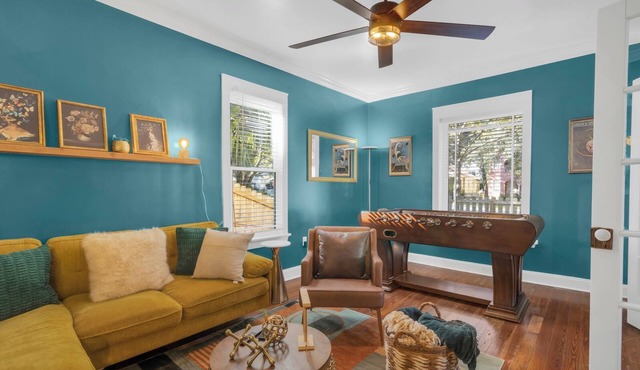 Stylish Downtown Sanford Home Walk to Dining and Bars Pet Friendly Fenced Yards