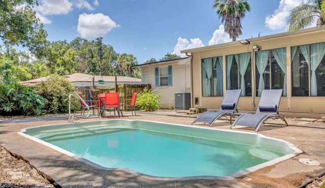 Stylish Leafy Heated Pool Retreat