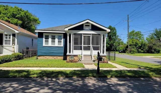 Stylish Two-Bed Home with Patio, Sunroom Gym