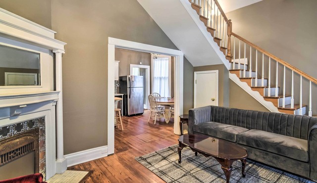 Stylish Vicksburg Apt w/Porch - 2 Mi to Casino!