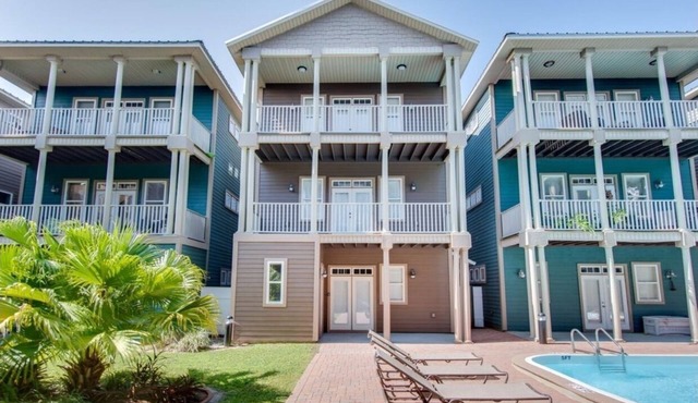 Summer Beach Home, 4 Bed 4 Bath, Sleeps 12! Walk to Beach! Heated Pool!
