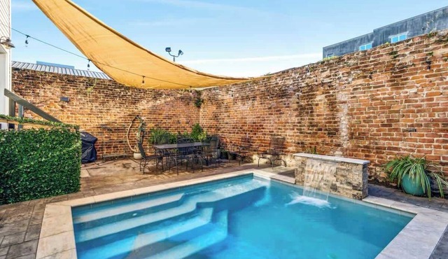 Sunny 5BR Villa w/Private Pool & Courtyard Oasis