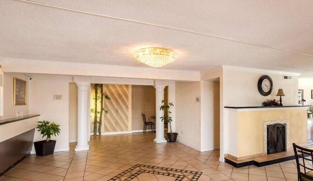 Sunrise Inn & Suites