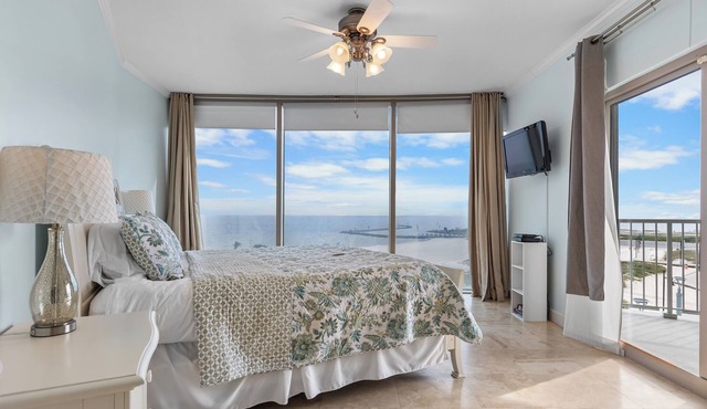 Sunset Spectacular! Beach getaway steps from the sand! Snowbirds haven!