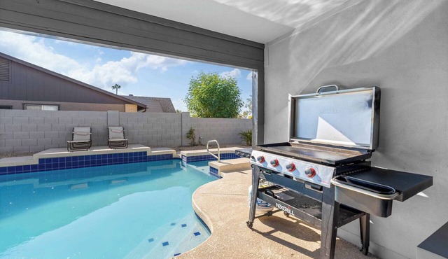 Sunset Splash Pad | Private Pool, Patio & Games in Phoenix