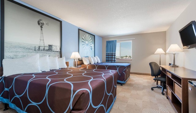 Super 8 by Wyndham Beloit KS in Beloit