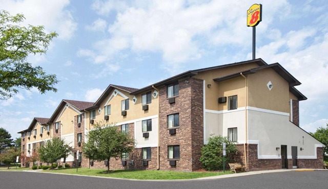 Super 8 by Wyndham Canton/Livonia Area