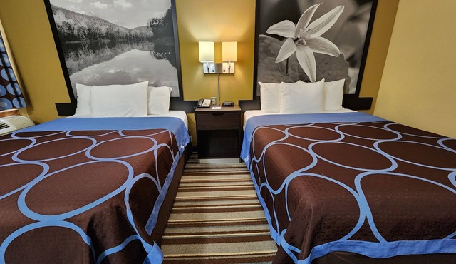 Super 8 by Wyndham Pine Bluff