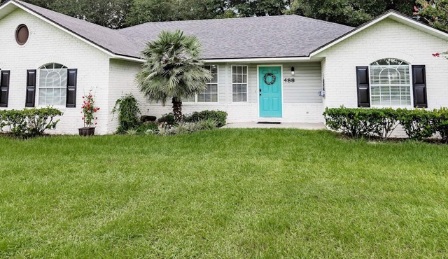 Super clean, quiet. Close to world famous springs. Game Room!