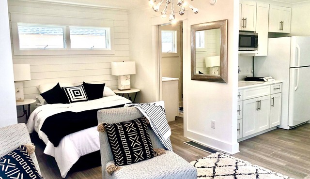 Super cute, modern studio in Fruit & Nut, a true sanctuary by the Bay. in Fairhope