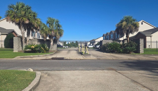 Sweet Home Louisiana-a cozy 2-BR, 2.5 bath-condo with WiFi in enchanting LaPlace
