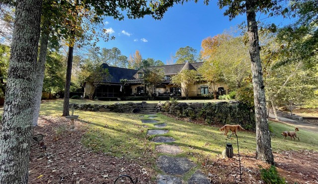 Taste of Lake Martin, Luxury Lakefront Family Home, 30 miles from Auburn