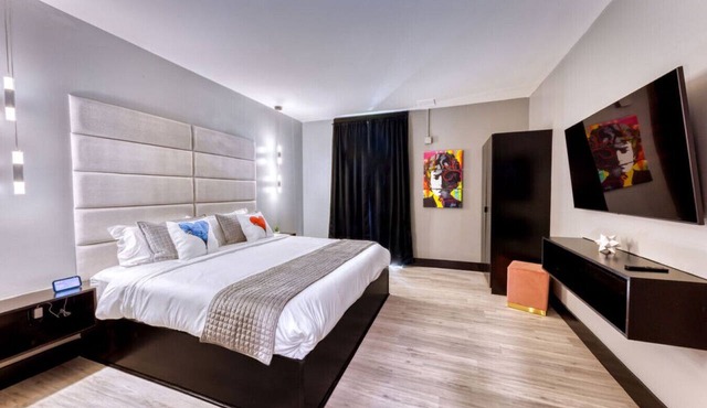 The Bella`s Heartbreaker Hideaway Suite, Sleeps 2, Private Balcony
