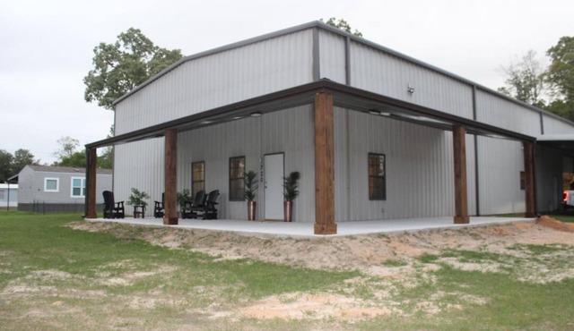 The BooneDocks Lodge in Toledo Bend. Come Experience spacious living.