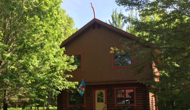 The Cardinal Nest - A Norwegian Stabbur