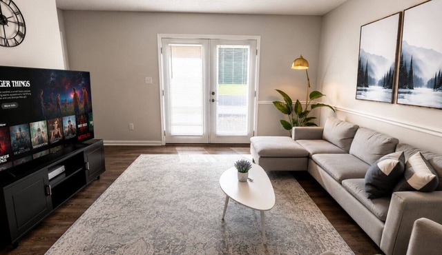 The Crestline Stay | Hoover Townhome 2BR