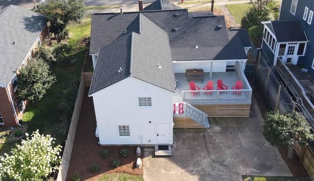 The Dearing Guest House - Private, Gameday Studio