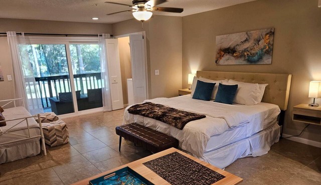 The Escape at the Ravines |King Studio w/Daybed |Full Kitchen |Dogs Ok |Screened Porch |Wooded Views