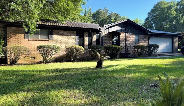 The Fountain Collective Charming 3-bedroom house with AC, WiFi in Center