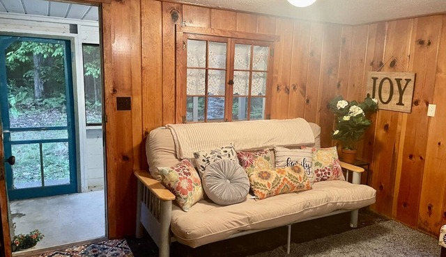 The “Good Life” Cabin - Close to Mackinac Island!