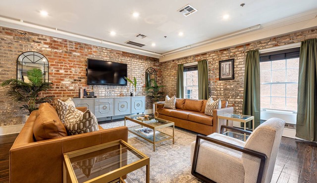 The Marcell - 2B/2B Top Floor, FQ Apt. 60 Day Min. Rental