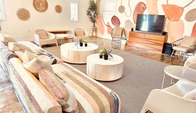 The Nordic Haven ATL - HOT TUB - 7 bedroom - 5000 sq ft - ping pong