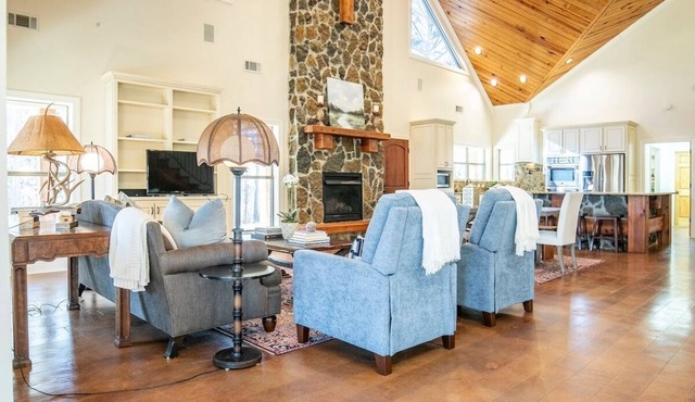 The O Stone, 4BR/6Beds Cabin by VelvetDitchVillas