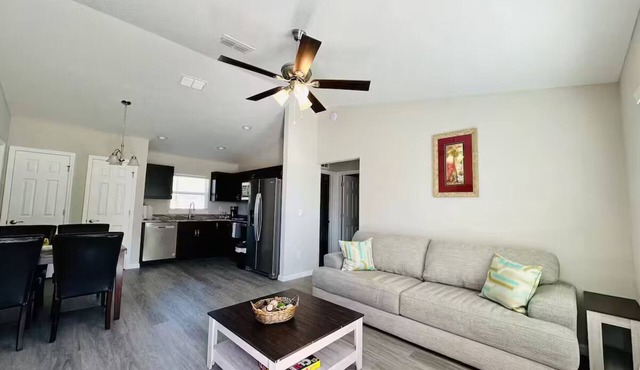 The Palm - 3 BR home Minutes away from WEC, OBS, FAST & HITS Located on W Hwy 40