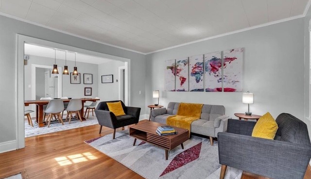 The Vellonia - Ann Arbor Cottage. Cozy 2-bedroom 3 beds at unique place