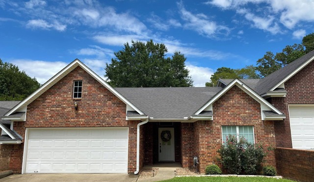 The Woodsy Townhouse- 2 bed 2 bath- Weekend Away or Work Remotely!