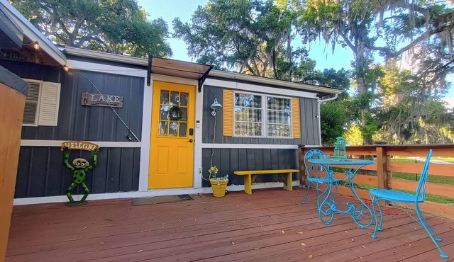 The Yellow Bow- A Peaceful Lake View Getaway