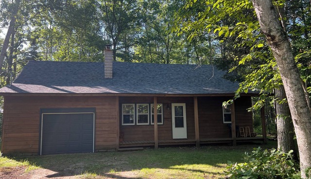 Three bedroom Pet friendly Cottage in the woods Birch Lake. Hiking and biking in Hackensack
