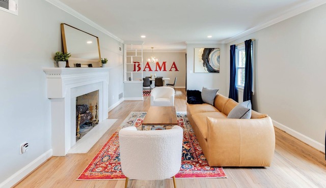 Title Town Retreat: Bama Vibes & Comfort Close to Campus!